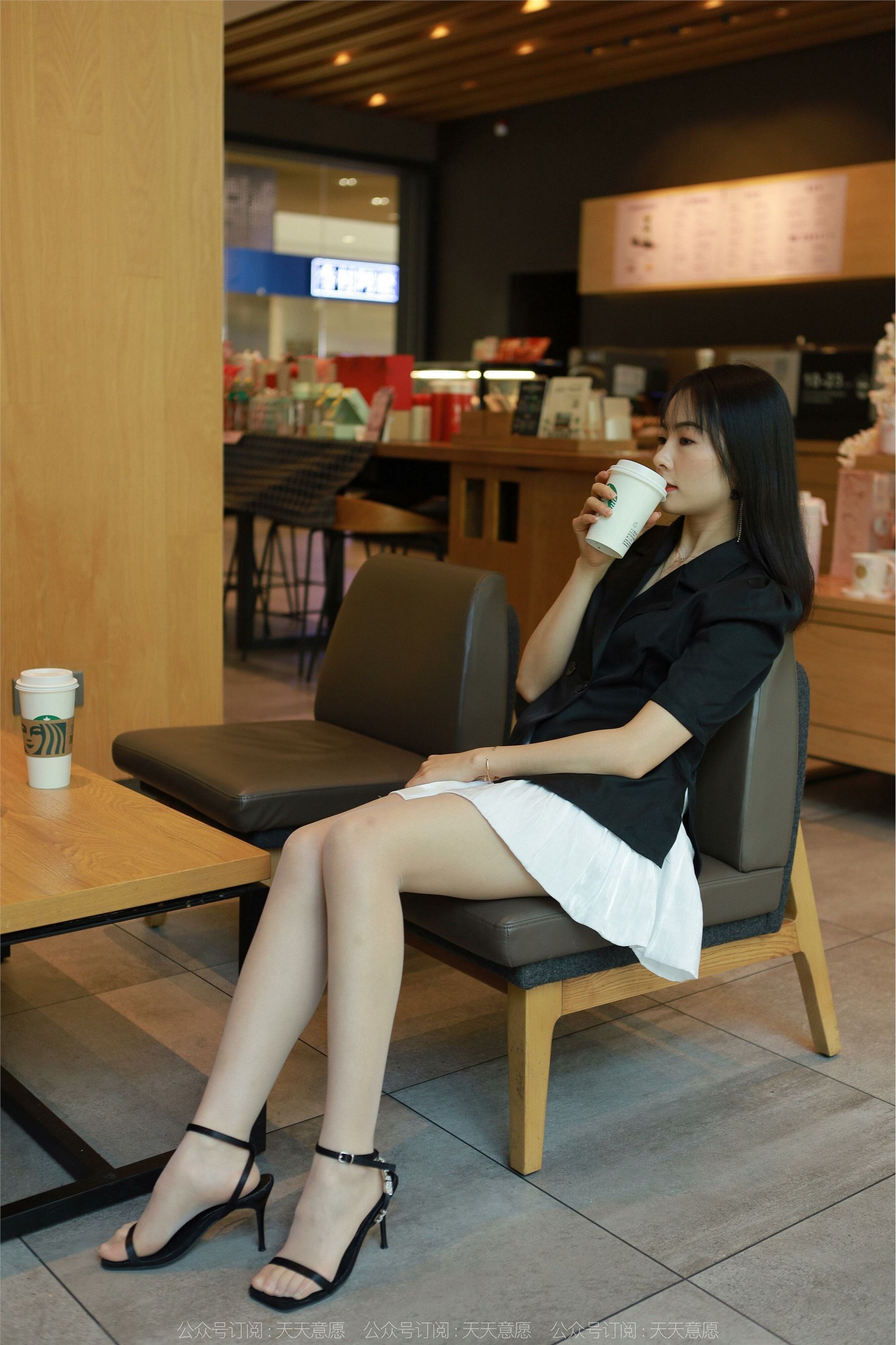 IESS异思趣向  2022.05.06 丝享家 1080：小金《简约黑色凉鞋》